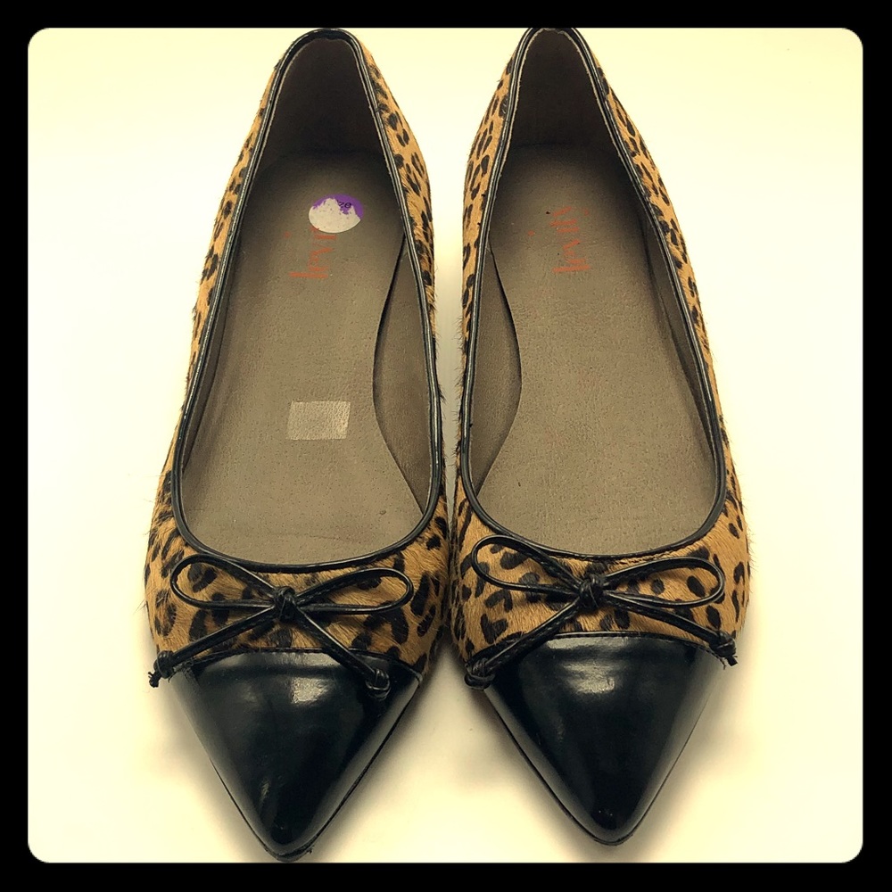 EUC LEVITY CHEETAH MONICA FLATS SIZE 8.0